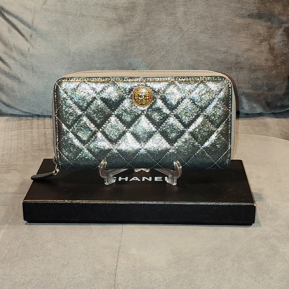 EUC Chanel Iridescent Calfskin Quilted Tartan Button Zip Around Long Wallet - Picture 11 of 16